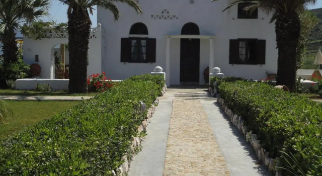 Вилла с 3 комнатами Villa Mantalena