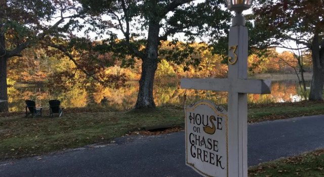 Номер Standard с видом на реку House on Chase Creek