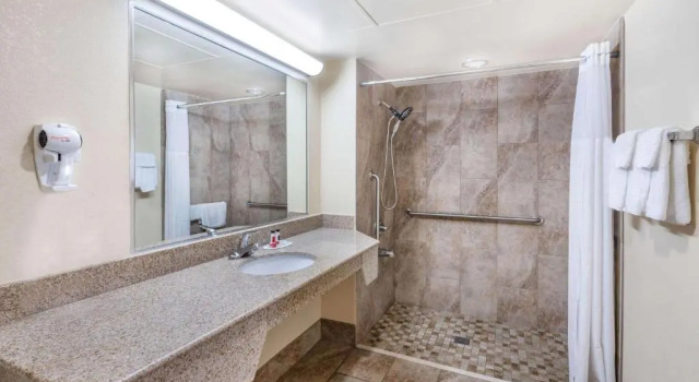 Номер Standard Days Inn by Wyndham Clarksville TN