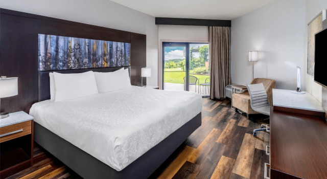 Двухместный номер Standard с балконом Aiden by Best Western Warm Springs Hotel and Event Center