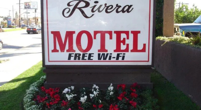 Кровать в общем номере Rivera Inn & Suites Motel