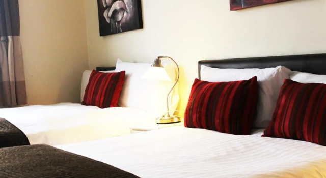Трёхместный номер Standard Roseview Alexandra Palace Hotel