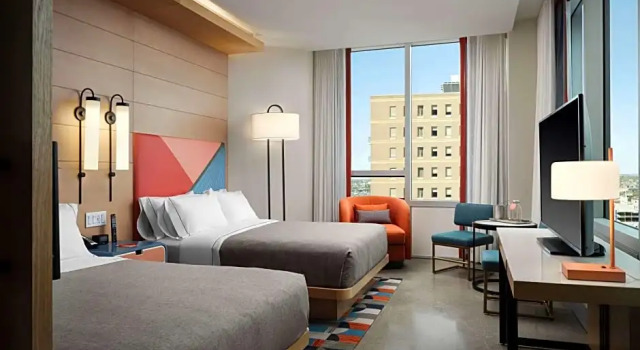 Четырёхместный номер Premium Corner Canopy by Hilton New Orleans Downtown