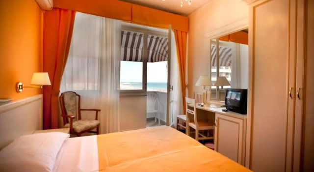 Hotel Hollywood, Забронировать Отель Отели Побережья Марок 3 звезды, 3*