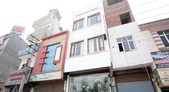 OYO 15652 Hotel 51, Book Hotel Amritsar Punjab