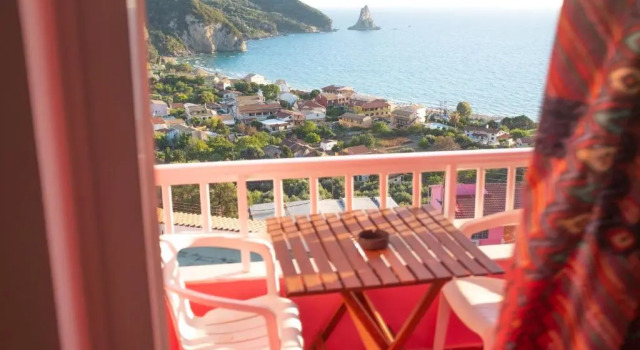 Трёхместный номер Standard с видом на море The Pink Palace Hostel