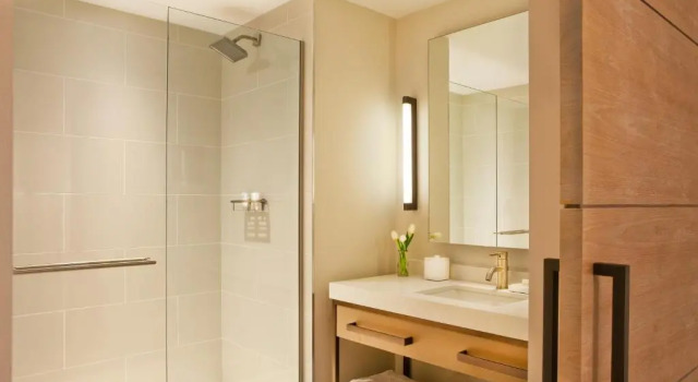 Четырёхместный номер Standard Hotel Commonwealth