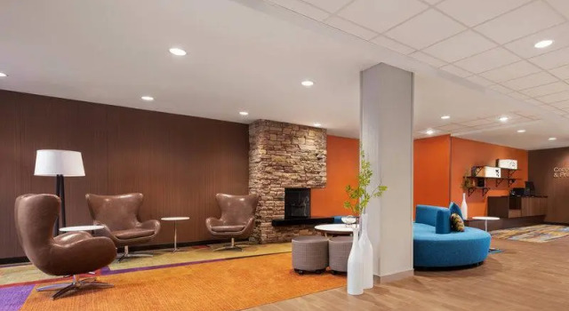 Люкс Fairfield Inn & Suites by Marriott Charlottesville Downtown/University Area