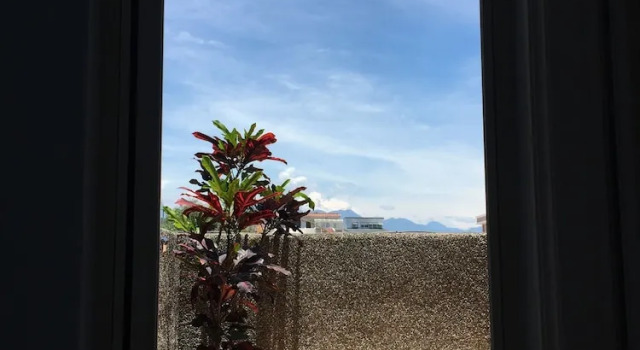 Трёхместный люкс с балконом Mei Tai Guest House