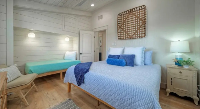 Seaglass Landing Private Pool, Cabana, & Near Port Aransas Beaches, Забронировать Отель Отели Порт-Аранзас 3 звезды, рядом с Leonabelle Turnbull Birding Center, 3*