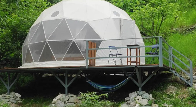 Тент Glamping Tales by the Riverside - Luxury Geodesic Domes & Tents