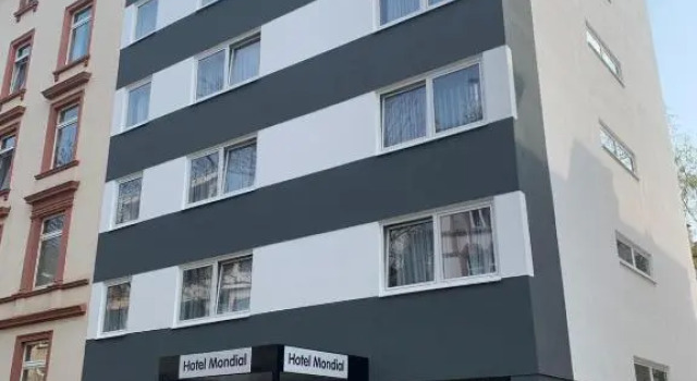 Трёхместный номер Standard Hotel Mondial Comfort - Frankfurt City Centre