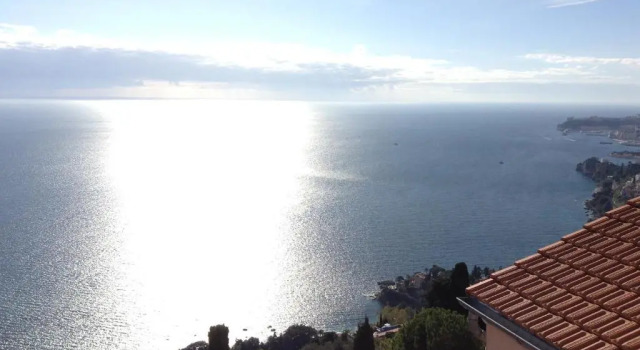 Dans village médiéval piétonnier, Suite exécutive vue mer exceptionnelle
