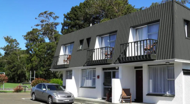 Студия Queens Park Motels