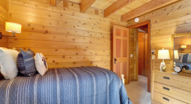 2 Mi to Northstar Resort: Idyllic Cabin w/ Shuttle
