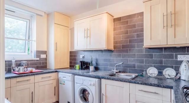 Spacious 1 Bed near Shepherds Bush