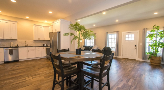 Коттедж Lower Level Retreat w Free Tix Private Cozy