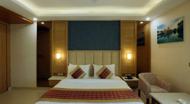 Hotel Sakura by Maps, Забронировать Отель Недорогие отели Гургаон, рядом с Whirlpool of India Ltd, недорого