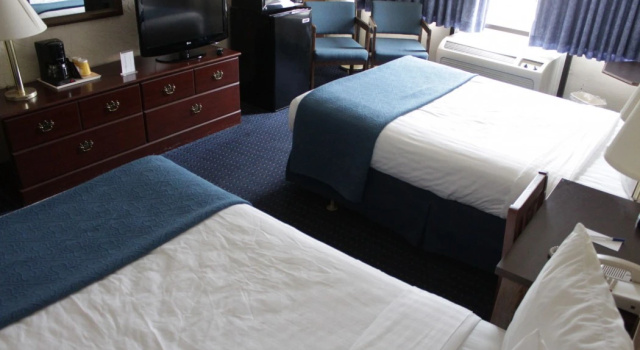 Newark Garden Hotel, Забронировать Отель Ньюарк штат Нью-Йорк