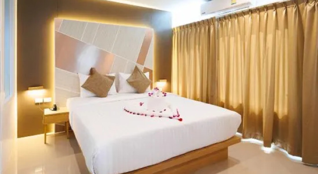 Люкс La Vista Patong Hotel