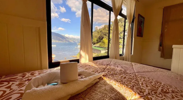Кровать в общем номере Hotel Casa Ki'iil San Juan La Laguna