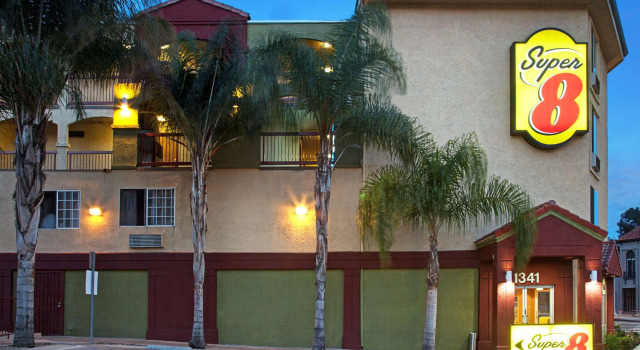Super 8 by Wyndham Los Angeles Downtown