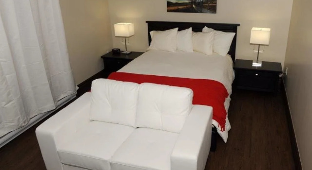 Emma's Suites, Забронировать Отель Хэппи-Вэлли-Гуз-Бэй провинция Ньюфаундленд и Лабрадор