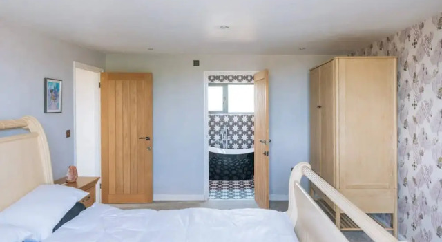 Lush & Spacious 3BD House - East Brighton, Забронировать Отель Отели Исторического графства Суссекса 4 звезды, 4*