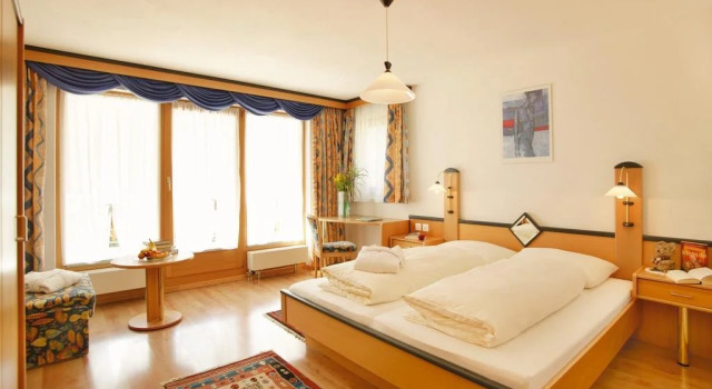 Hotel Garni Aurora, Book Hotel Samnaun Engadin
