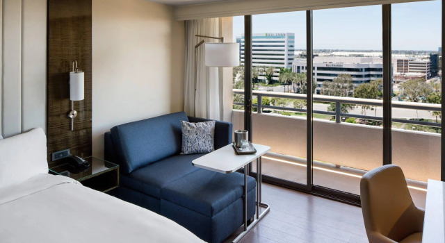 Двухместный номер Standard с балконом Irvine Marriott