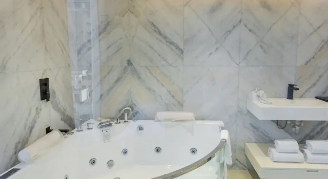 Двухместный номер Superior Monsoon Courtyard Luxury Hotel