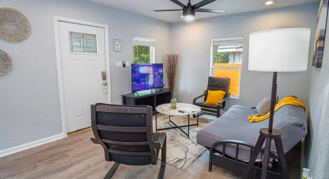 Charming 3br/1ba Close to Vibrant Downtown, Rezerwuj Dom wakacyjny Domki letniskowe w Bexar County, Domek