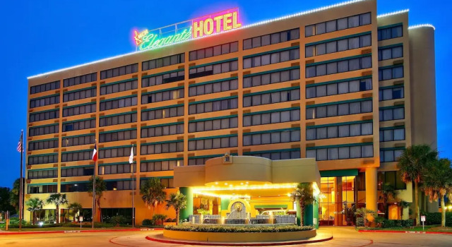 Номер Deluxe MCM Eleganté Hotel & Conference Center