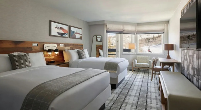 Четырёхместный номер Standard с балконом и с видом на горы Viewline Resort Snowmass, Autograph Collection