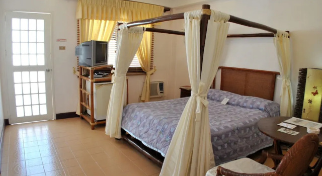 Двухместный номер Superior с балконом и с видом на сад Surfside Boracay Resort