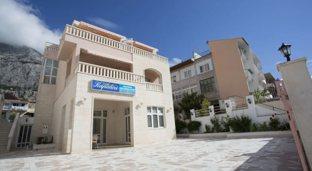 Apartments and Rooms Kapulica, Rezerwuj Apartament Hotele w Split-Dalmatia County z parkingiem, Parking