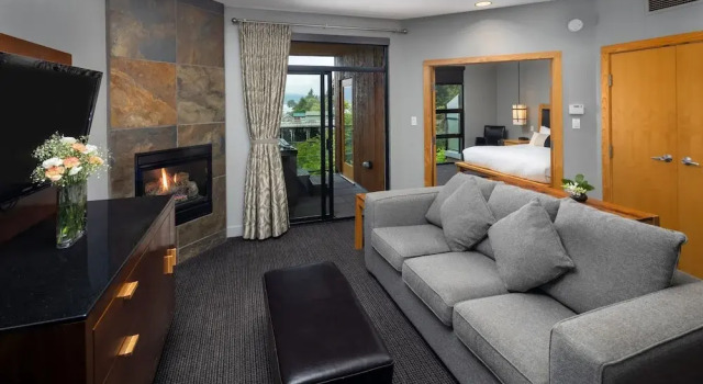 Люкс с балконом Brentwood Bay Resort