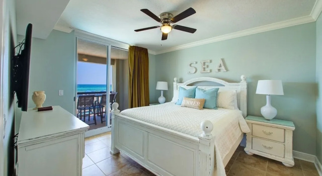 Azure 212 4 Bedroom Condo, Varaa Hotelli Hotellit Emerald Coast uima-altaalla, Uima-allas