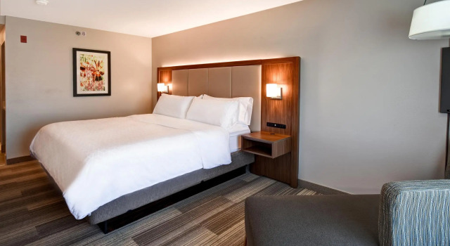 Двухместный номер Standard Holiday Inn Express & Suites Schererville by IHG
