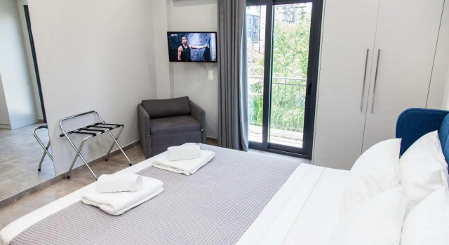 F Spacious Brand New Studio Ideal for 3 F