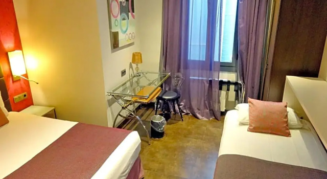Трёхместный номер Superior Hotel Lloret Ramblas