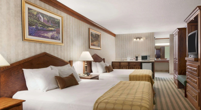 Ramada by Wyndham Saginaw Hotel & Suites, Rezervați Hotel Saginaw Michigan