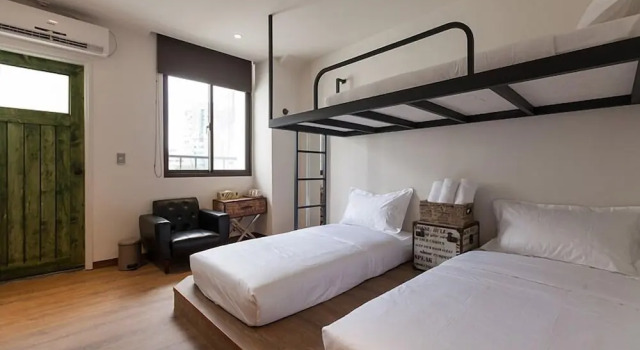 Трёхместный номер Standard с балконом Mini Voyage Hostel