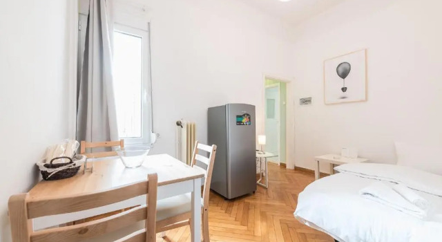 Апартаменты Cute and central apt for 3