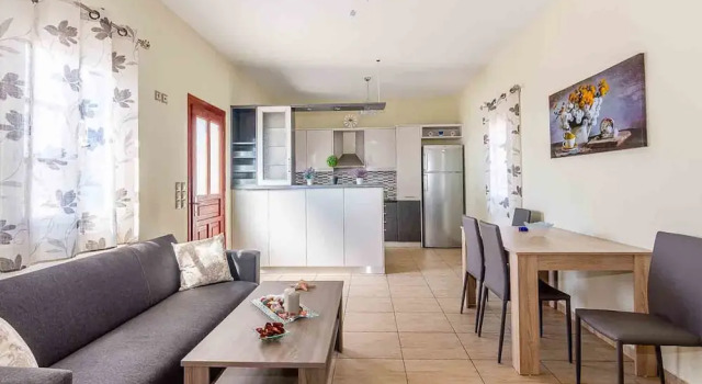Семейный номер Standard Spacious 2 Bedroom House with Fantastic Yard