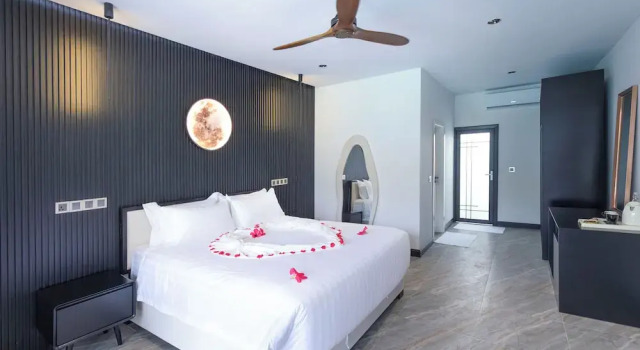 Hakuna Maldives, Book Hotel Hotels in Thoddoo with Parking, Parking