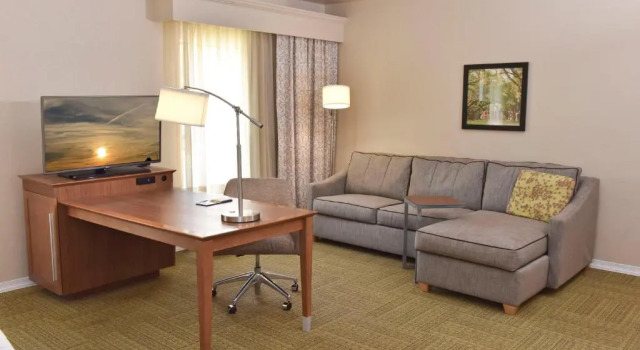 Четырёхместный номер Deluxe Hampton Inn & Suites Alexandria