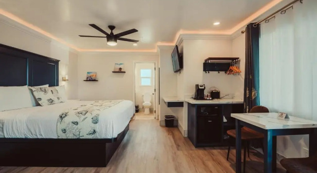 Двухместный люкс Deluxe Blufftop Inn & Suites - Wharf/Restaurant District