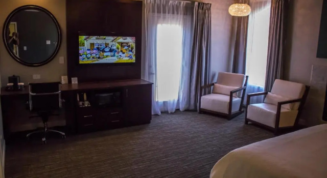 Двухместный номер Deluxe с балконом Munras Inn