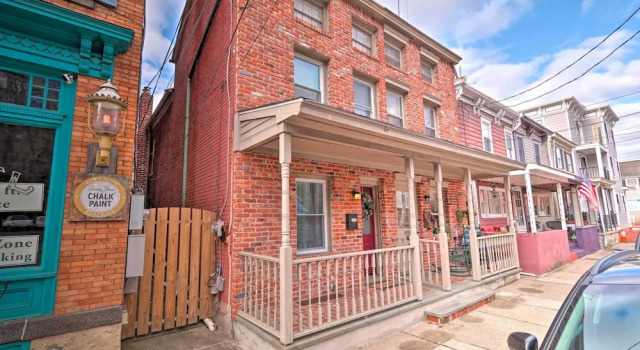 Коттедж с 2 комнатами с балконом Cozy Lambertville Abode in the Heart of Downtown!